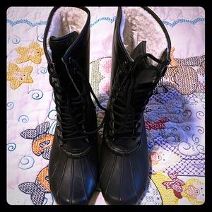 Women’s tall waterproof “duck” boot. Size 8